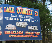 Lake Country RV roadside sign